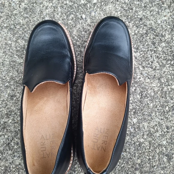 Naturalizer Women's Size 8 Black Leather Loafers - Picture 5 of 8